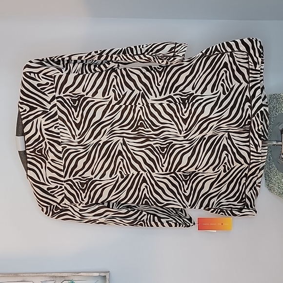 Bathing suit cover-up - Picture 3 of 4